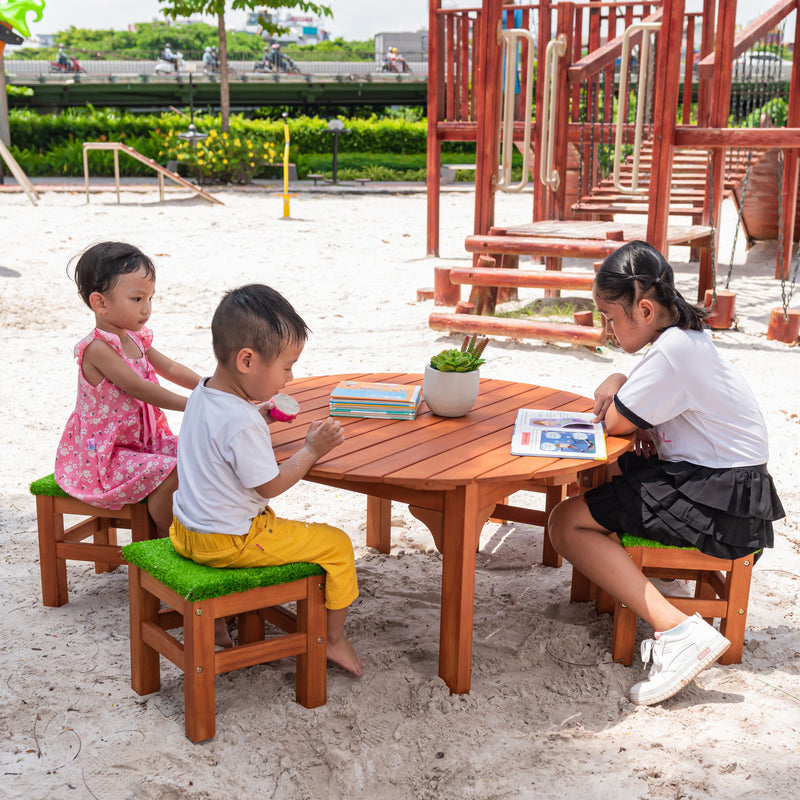 Outdoor Round Table